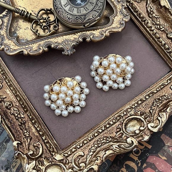 LELE SADOUGHI • Pearl Cluster Earrings - Picture 4 of 4